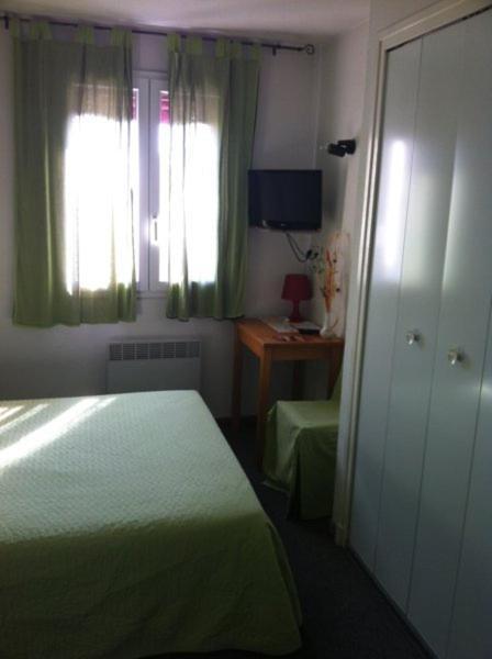 Hotel Les Dentelles Vacqueyras Room photo